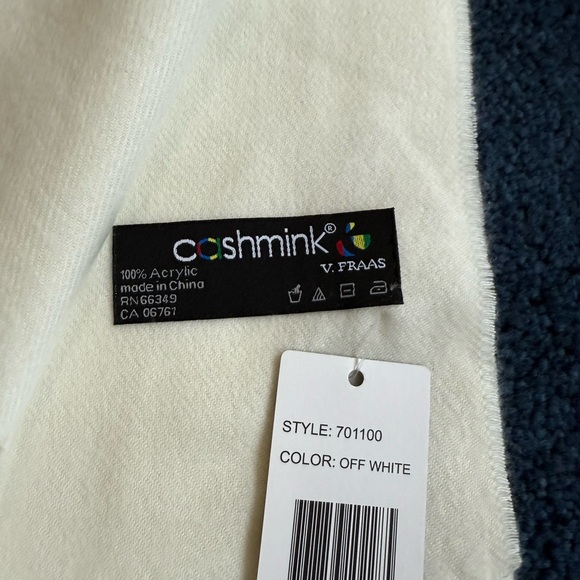 Fraas Creamy Winter White Scarf with Fringe - Picture 2 of 4